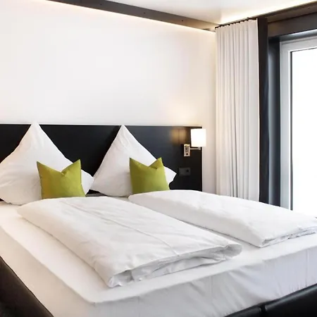 By Wmm Hotel *